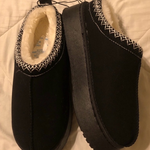 Tasman Slippers Sizes 7 - 10 - Picture 2 of 5